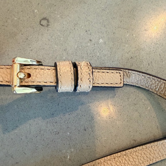 Michael Kors Beige Tan Pebbled Leather Crossbody with Gold Chain - Picture 7 of 7